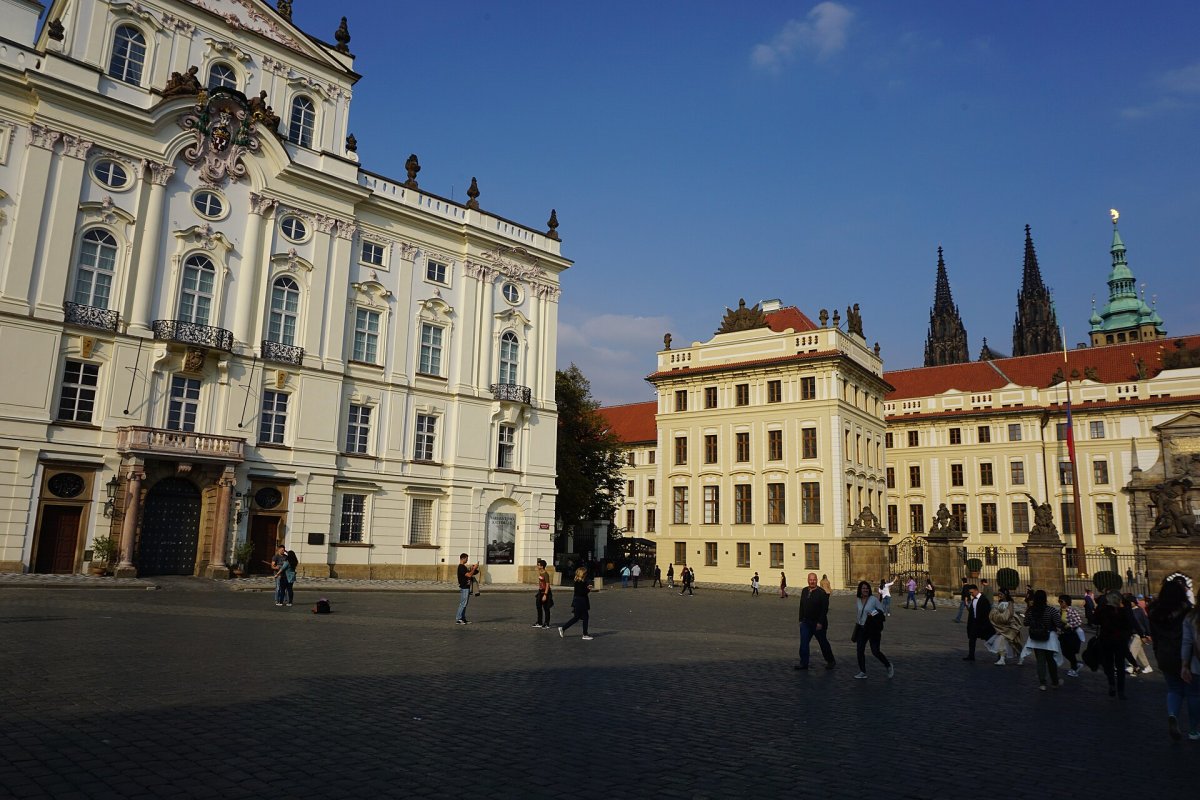 Pražský arcibiskup zvoláva kajúcu púť za kauzy cirkvi. Na Slovensku sa v ten istý týždeň sporili, či je vôbec v defenzíve